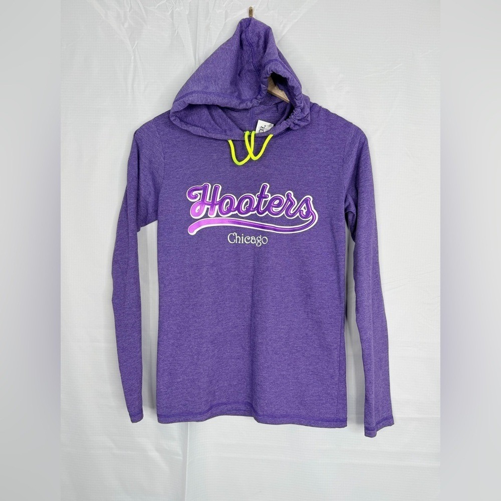 Hooters Chicago Purple Long Sleeve Hoodie Logo Graphic NWT Size Small